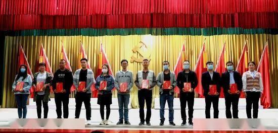 今年32岁失业一年没有女朋友没工作活得很失败好抑郁天天在家无所事事我快崩毁啦怎么办？